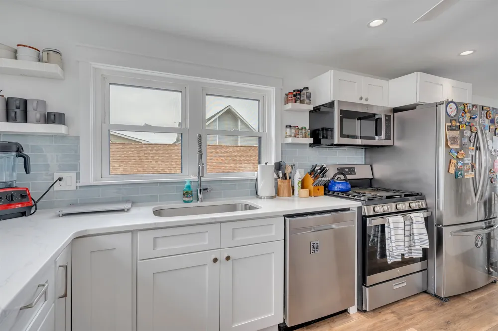 204 E Hollywood Avenue Wildwood Crest, NJ 08260
