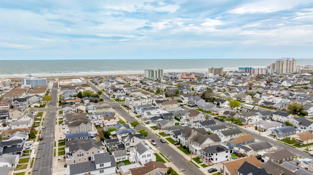 204 E Hollywood Avenue Wildwood Crest, NJ 08260