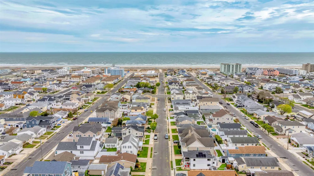 204 E Hollywood Avenue Wildwood Crest, NJ 08260