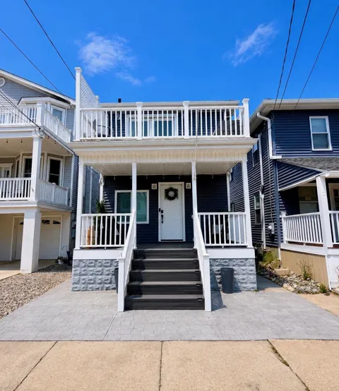 110 E Roberts Avenue