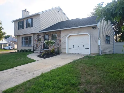 2 Boothbay Drive