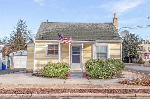 18 Pershing Avenue