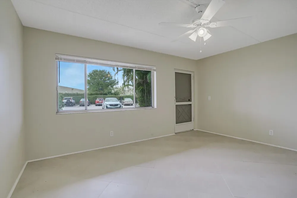 400 VILLAGE GREEN CIRCLE W #105 Palm Springs, FL 33461