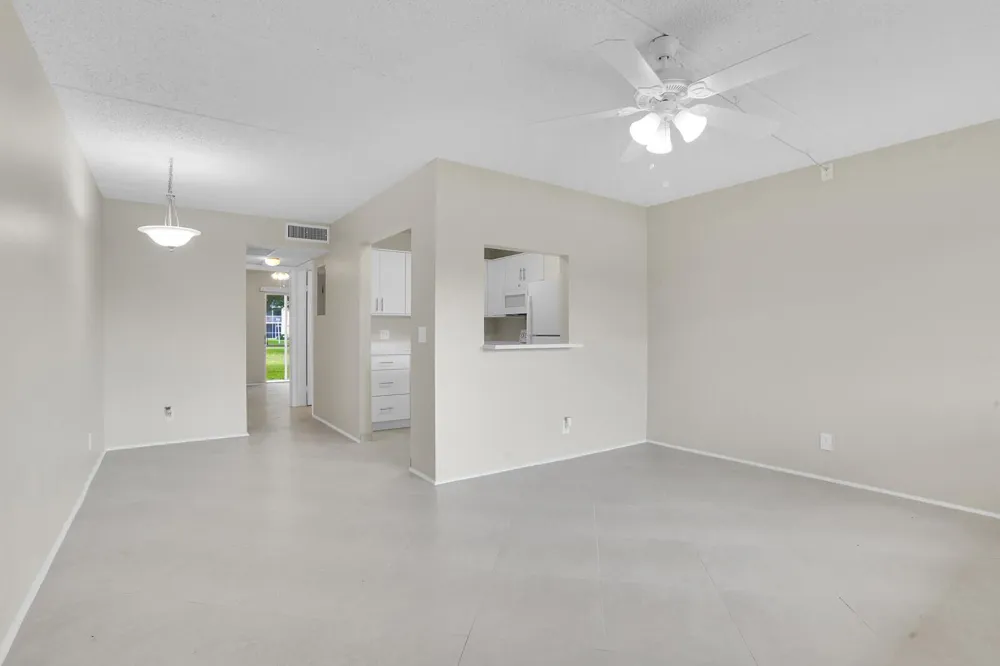 400 VILLAGE GREEN CIRCLE W #105 Palm Springs, FL 33461