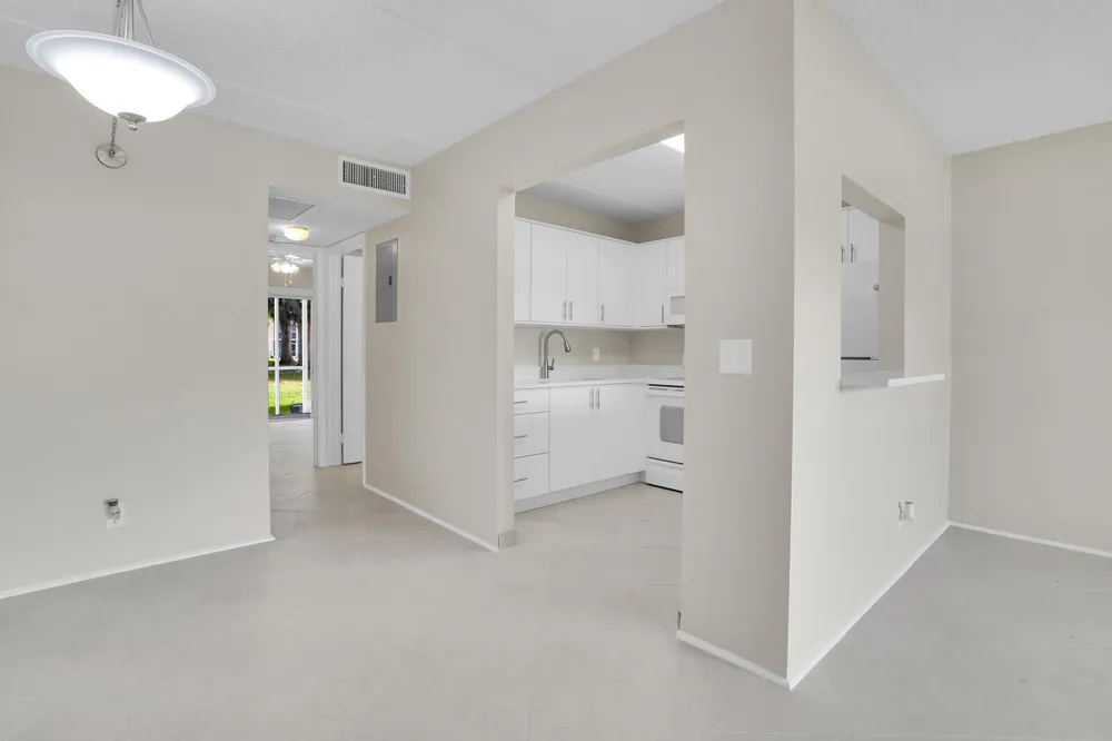 400 VILLAGE GREEN CIRCLE W #105 Palm Springs, FL 33461