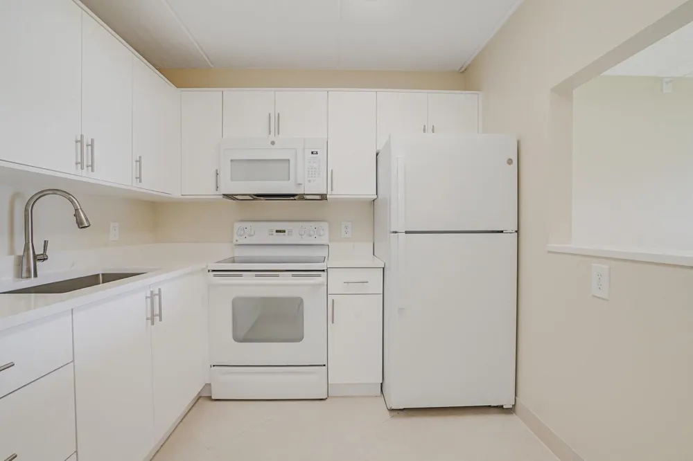 400 VILLAGE GREEN CIRCLE W #105 Palm Springs, FL 33461