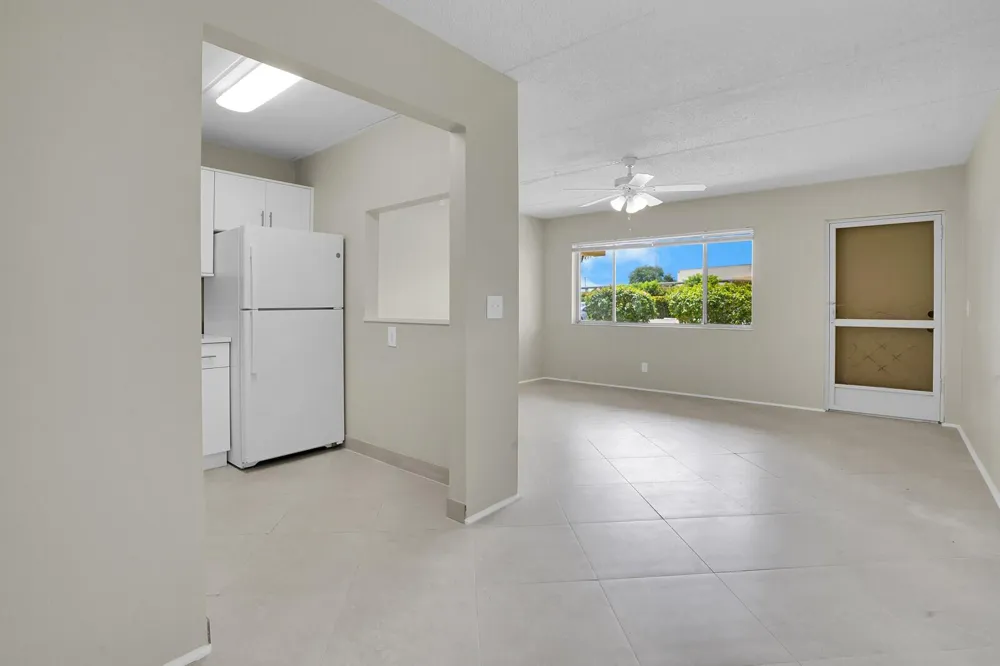 400 VILLAGE GREEN CIRCLE W #105 Palm Springs, FL 33461