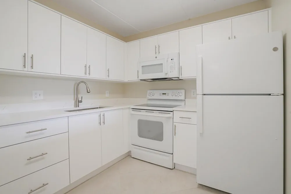 400 VILLAGE GREEN CIRCLE W #105 Palm Springs, FL 33461