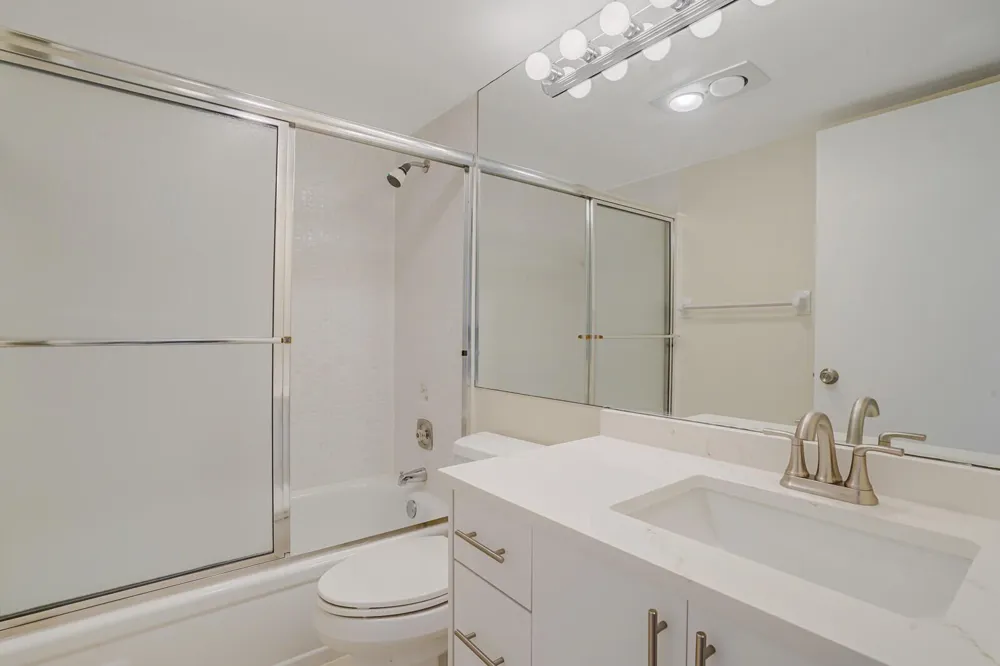 400 VILLAGE GREEN CIRCLE W #105 Palm Springs, FL 33461