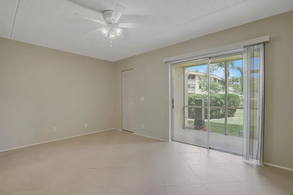 400 VILLAGE GREEN CIRCLE W #105 Palm Springs, FL 33461