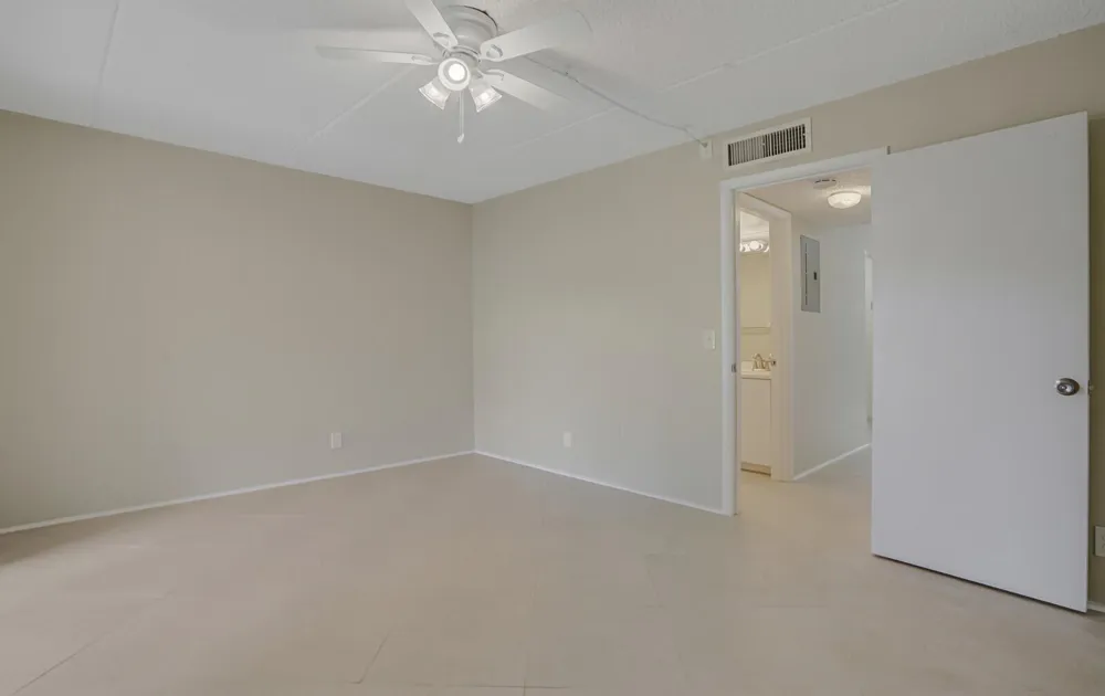 400 VILLAGE GREEN CIRCLE W #105 Palm Springs, FL 33461