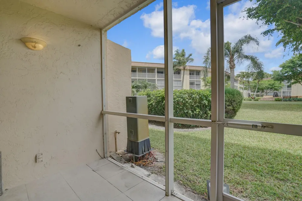 400 VILLAGE GREEN CIRCLE W #105 Palm Springs, FL 33461