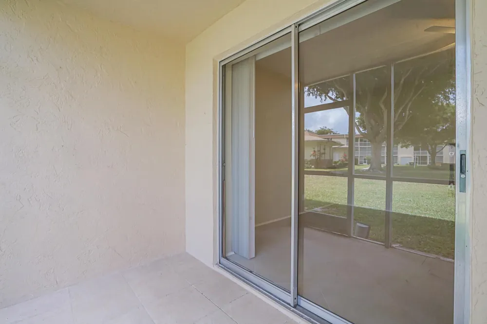 400 VILLAGE GREEN CIRCLE W #105 Palm Springs, FL 33461