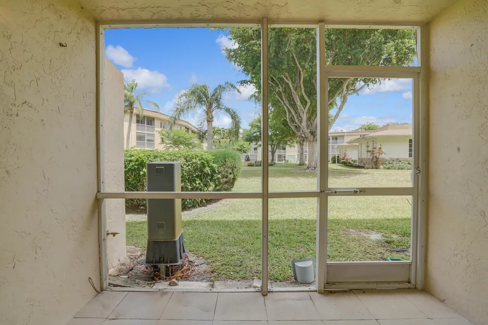 400 VILLAGE GREEN CIRCLE W #105 Palm Springs, FL 33461