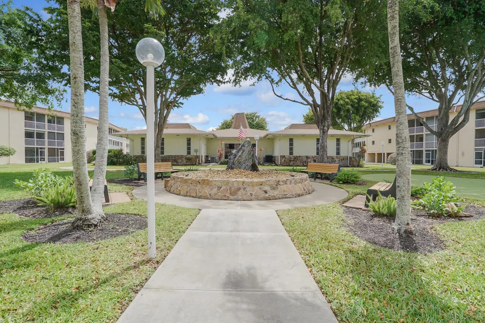 400 VILLAGE GREEN CIRCLE W #105 Palm Springs, FL 33461