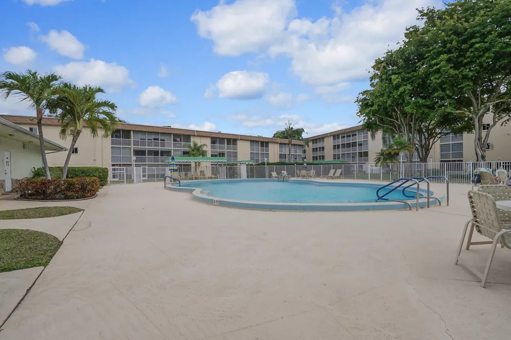 400 VILLAGE GREEN CIRCLE W #105 Palm Springs, FL 33461