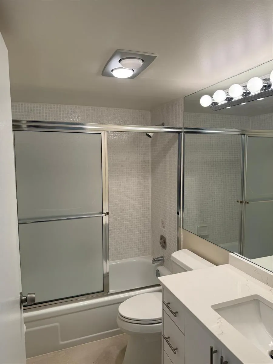 400 VILLAGE GREEN CIRCLE W #105 Palm Springs, FL 33461