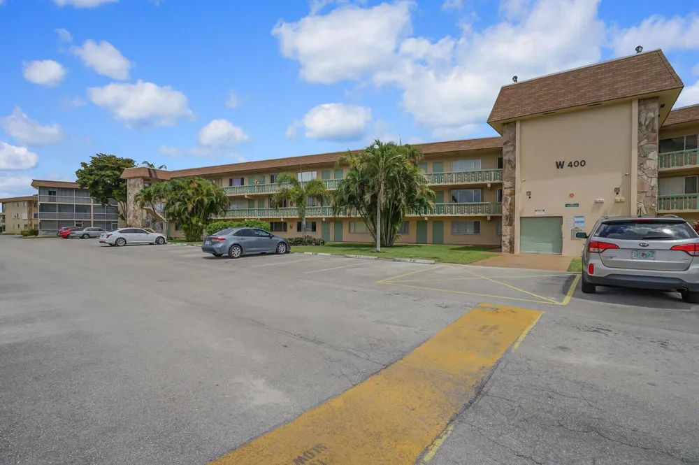 400 VILLAGE GREEN CIRCLE W #105 Palm Springs, FL 33461