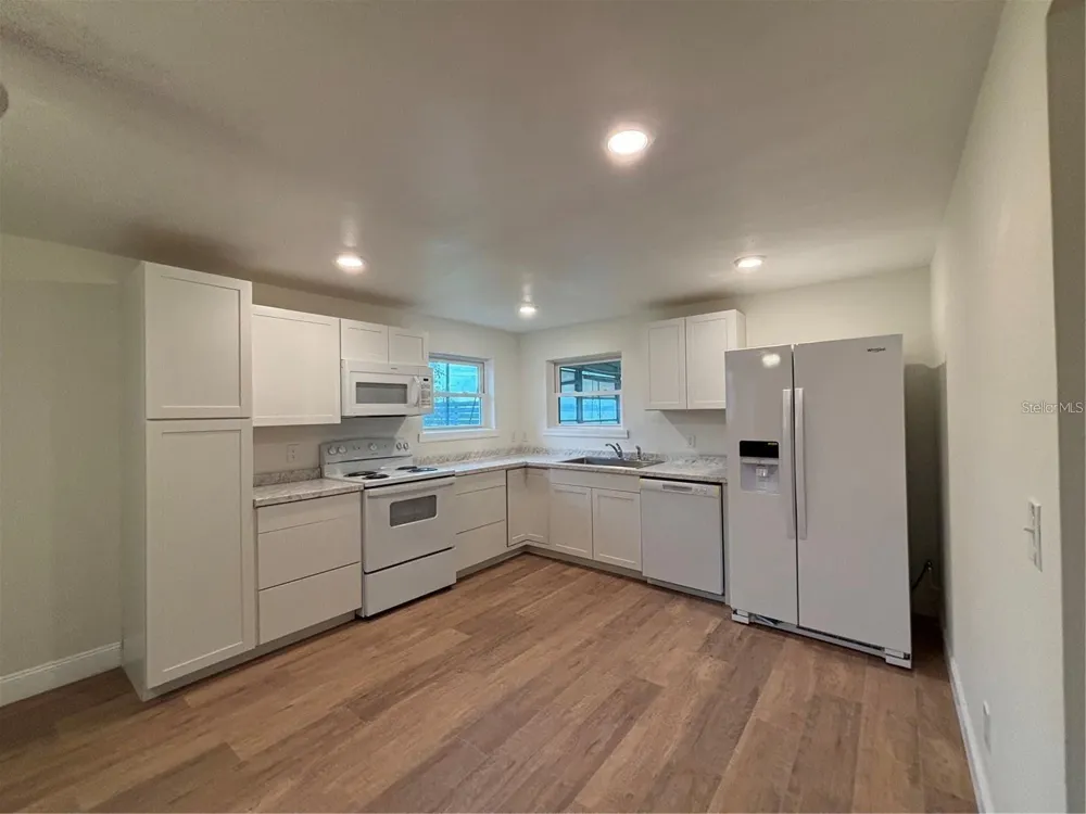 912 LAKE JESSIE DRIVE #B Winter Haven, FL 33881