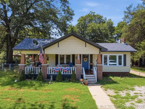 1620 E 4th Street