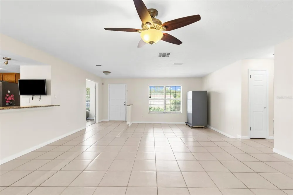 8904 W FLORA STREET Tampa, FL 33615