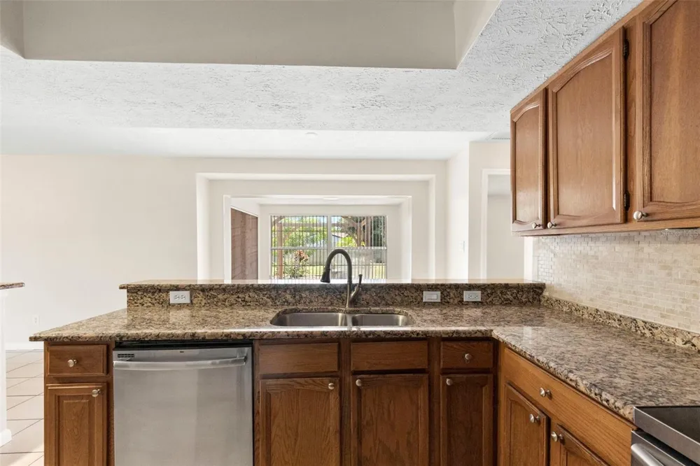 8904 W FLORA STREET Tampa, FL 33615