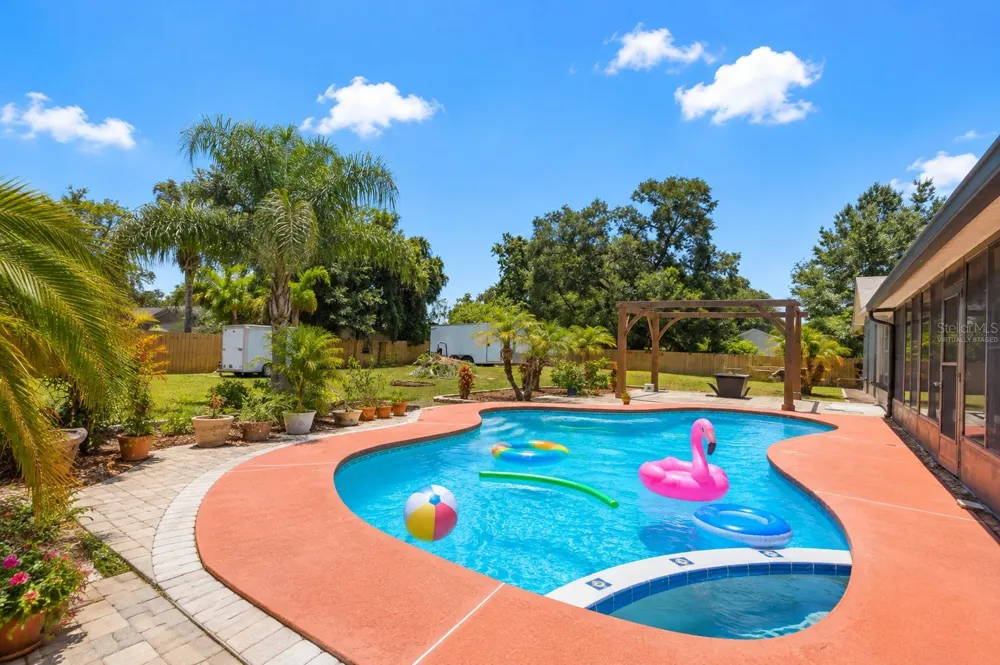 8904 W FLORA STREET Tampa, FL 33615