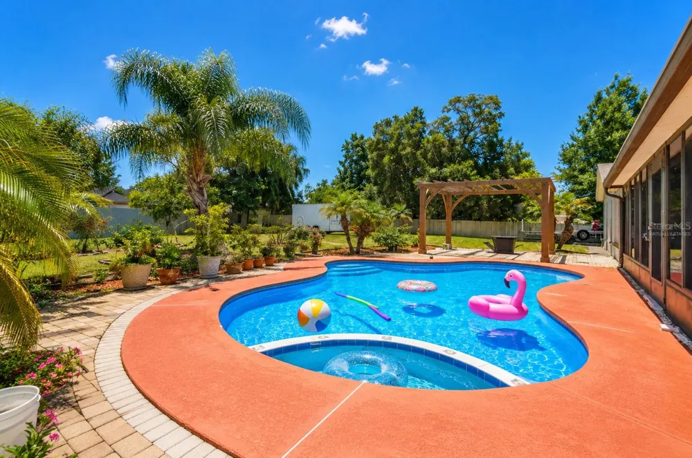 8904 W FLORA STREET Tampa, FL 33615