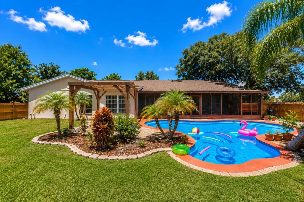8904 W FLORA STREET Tampa, FL 33615