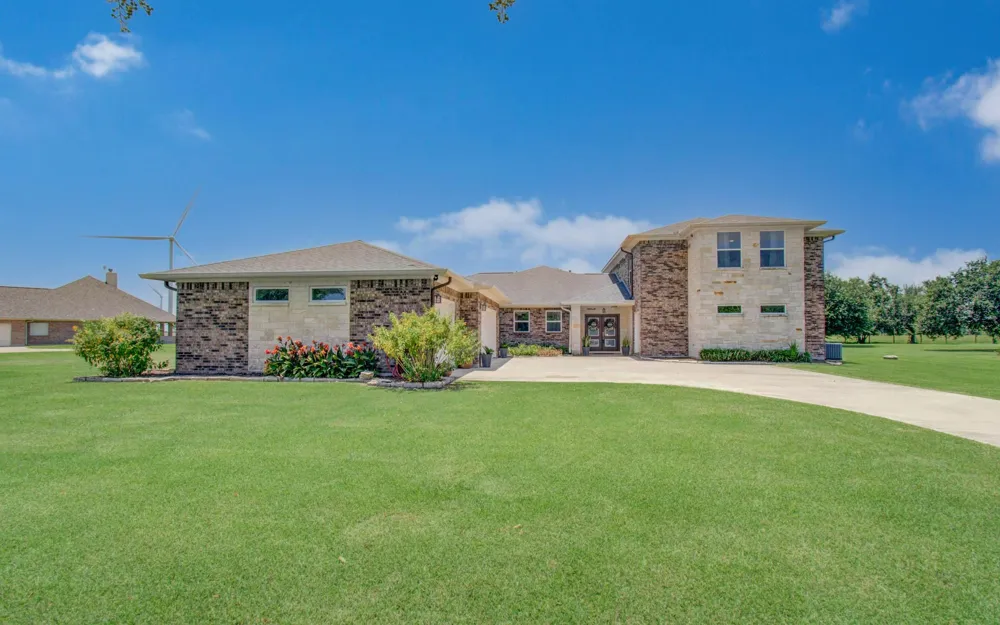 153 County Road 397 Bay City, TX 77414