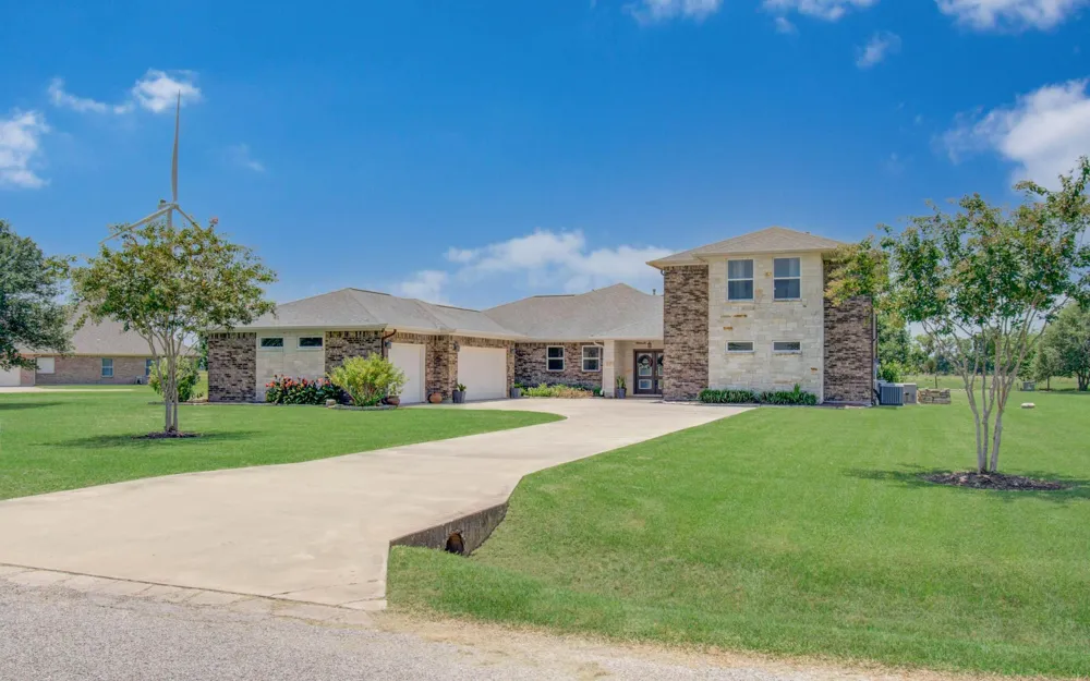 153 County Road 397 Bay City, TX 77414