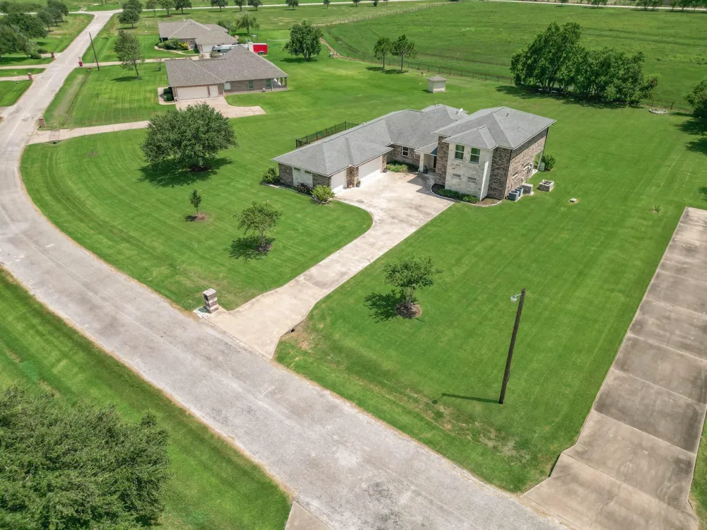 153 County Road 397 Bay City, TX 77414