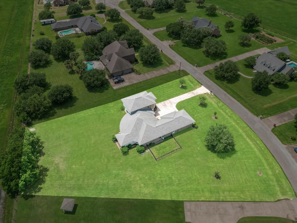 153 County Road 397 Bay City, TX 77414