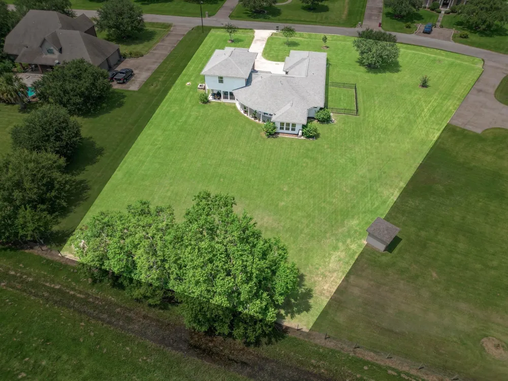 153 County Road 397 Bay City, TX 77414