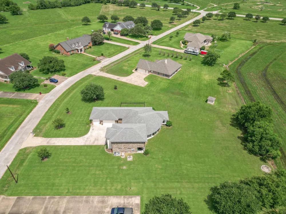 153 County Road 397 Bay City, TX 77414