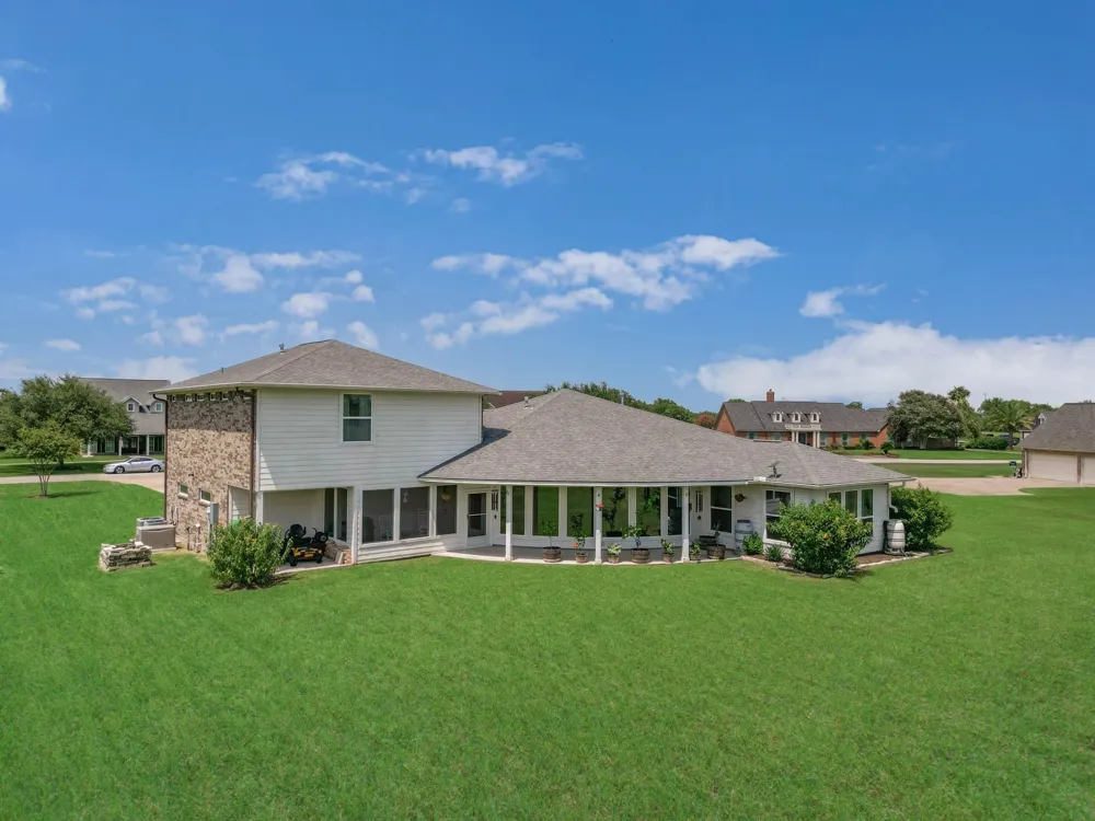 153 County Road 397 Bay City, TX 77414