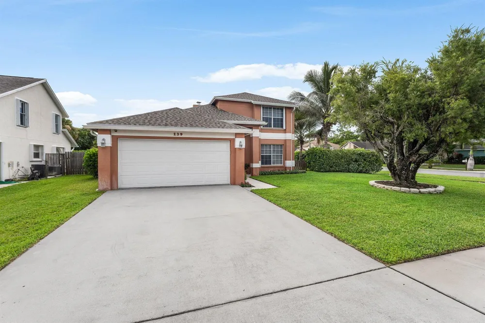 139 ROYAL PINE CIRCLE S Royal Palm Beach, FL 33411