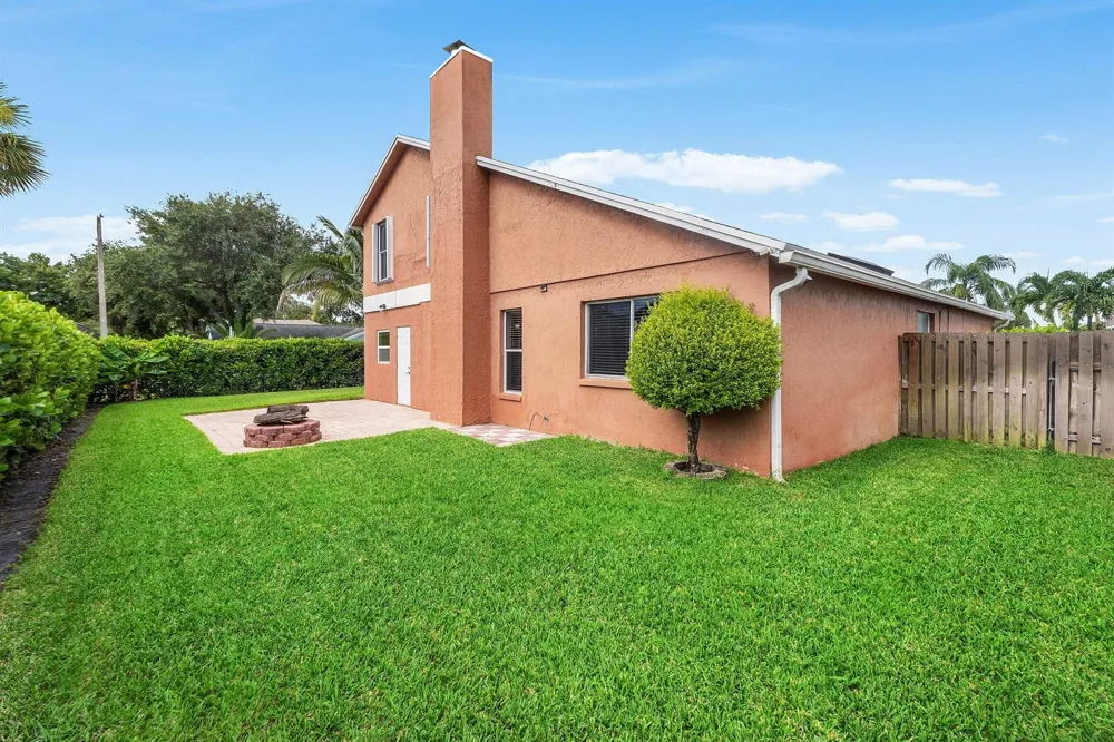 139 ROYAL PINE CIRCLE S Royal Palm Beach, FL 33411