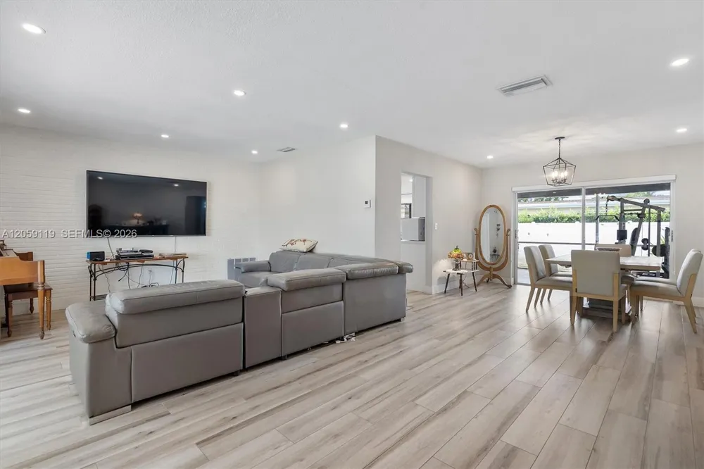 8963 SW 53rd St Cooper City, FL 33328