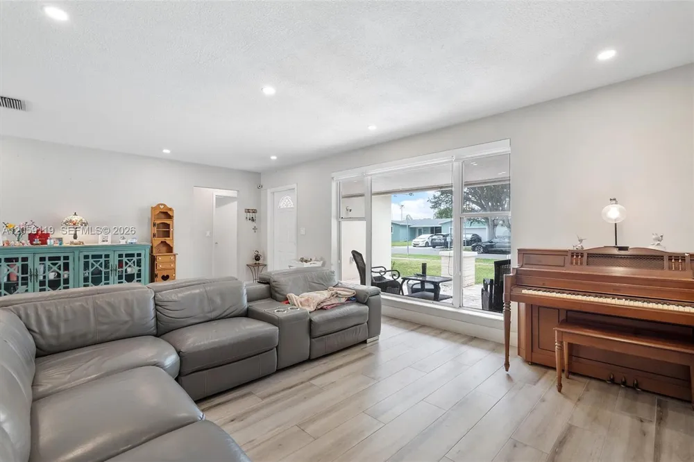 8963 SW 53rd St Cooper City, FL 33328