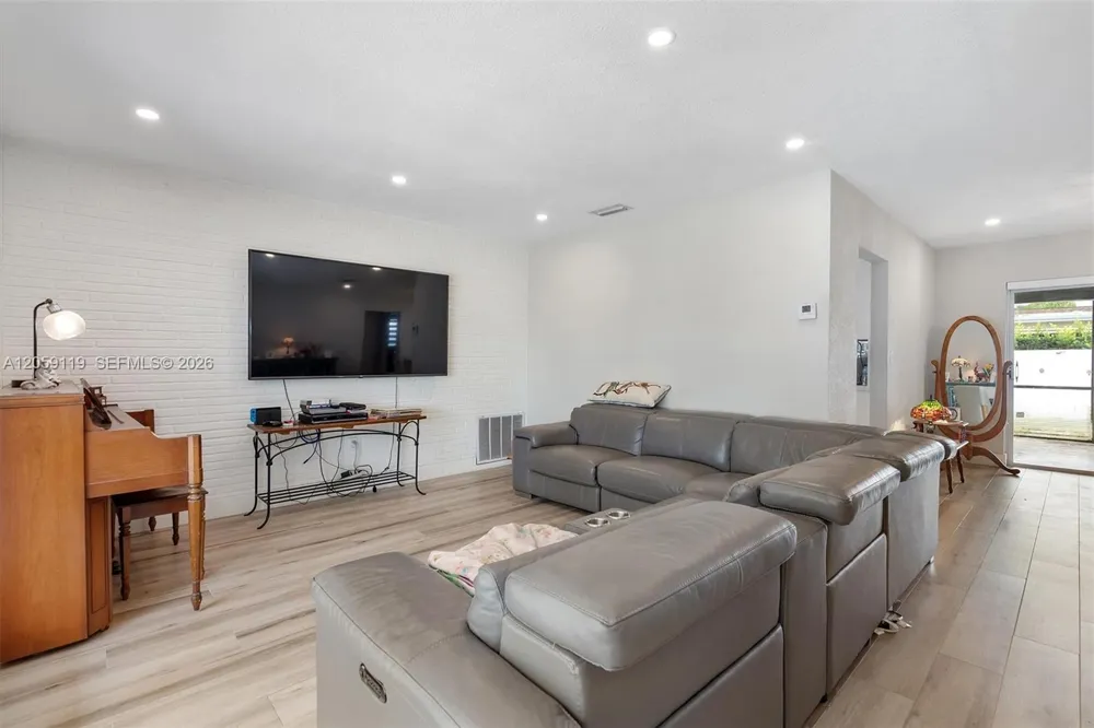 8963 SW 53rd St Cooper City, FL 33328