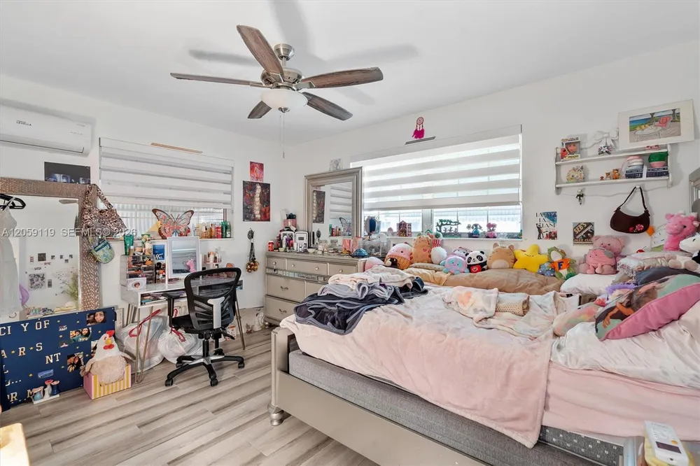 8963 SW 53rd St Cooper City, FL 33328