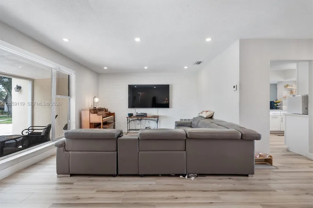 8963 SW 53rd St Cooper City, FL 33328
