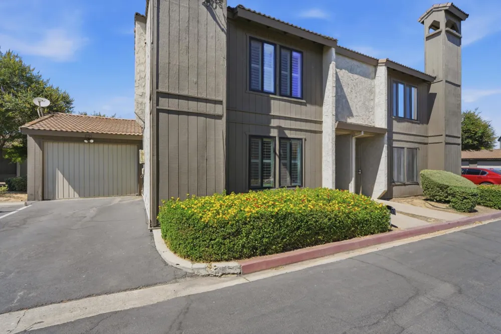 891 Greenfield Avenue Hanford, CA 93230