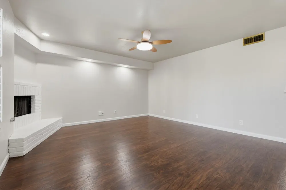 891 Greenfield Avenue Hanford, CA 93230