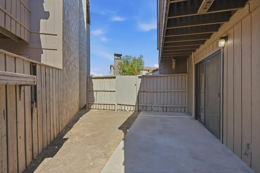 891 Greenfield Avenue Hanford, CA 93230