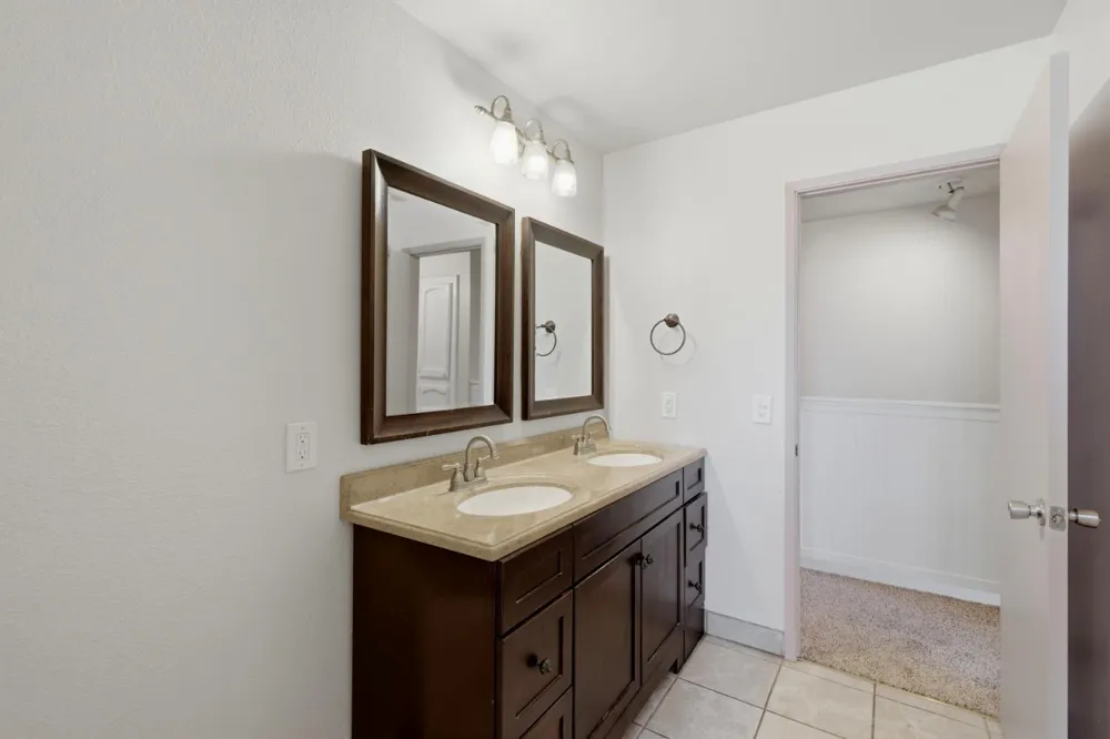 891 Greenfield Avenue Hanford, CA 93230