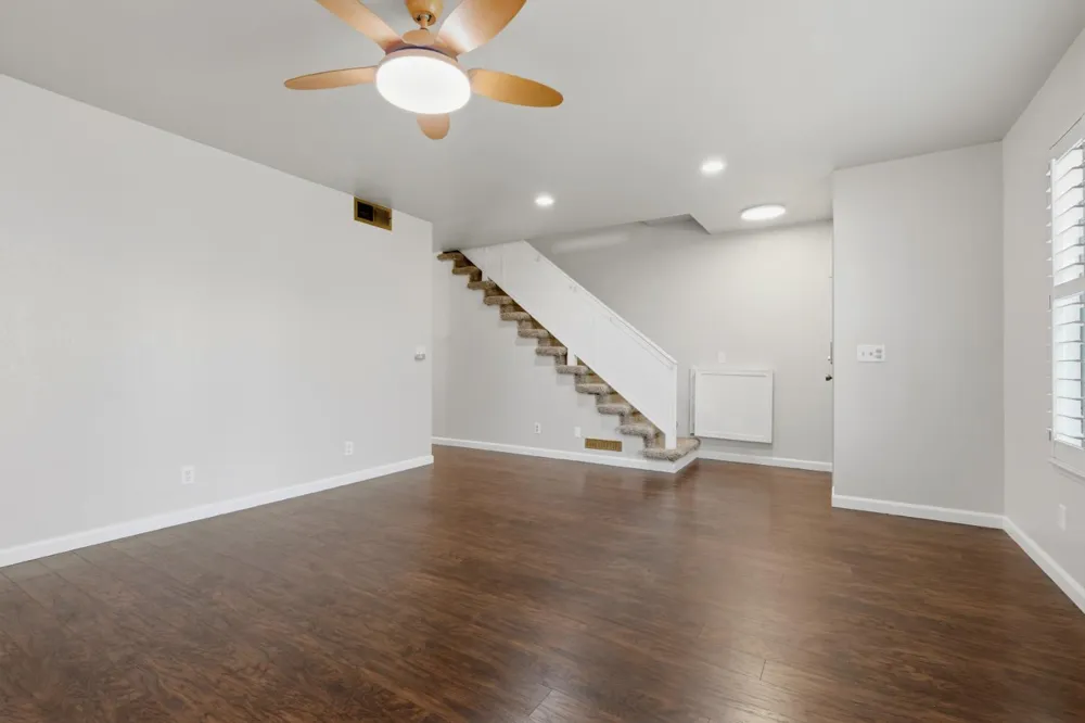 891 Greenfield Avenue Hanford, CA 93230