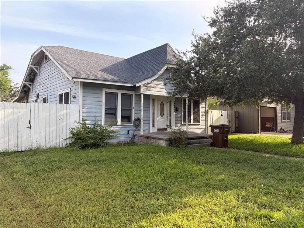 723 W Alice Avenue Kingsville, TX 78363