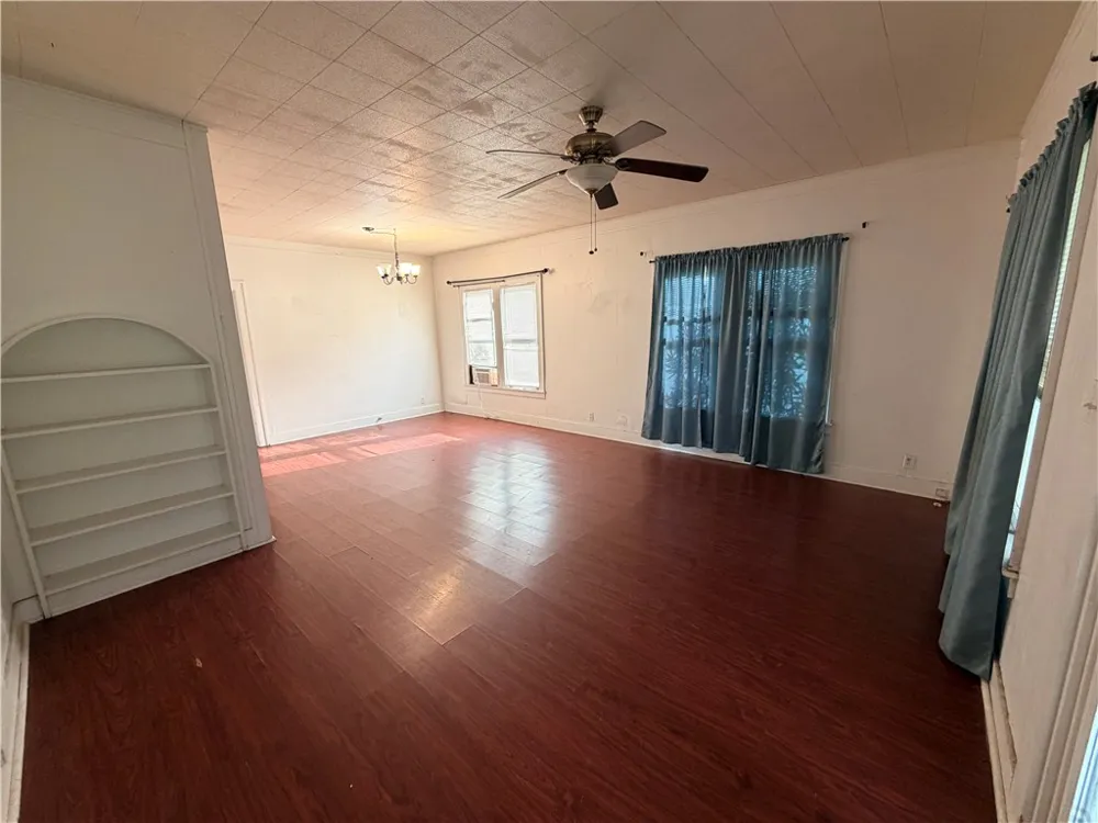 723 W Alice Avenue Kingsville, TX 78363